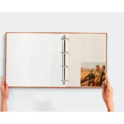 ALBUM DE FOTOS LIDERPAPEL ANILLAS SERIE CLASSIC CON 20 HOJAS AUTOADHESIVAS COLOR MARRON