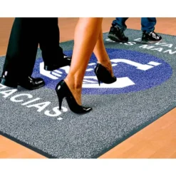 ALFOMBRA PARA SUELO DE PASO NOVUS LAVATE LAS MANOS GRACIAS FONDO GRIS 90X60 CM