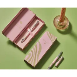 BOLIGRAFO BELIUS INK DREAMS ALUMINIO COLOR ROSA Y VERDE MATCHA PLATEADO FRASE INTERIOR TINTA AZUL CAJA DE DISEÑO