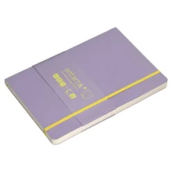 CUADERNO CON GOMILLA ANTARTIK NOTES TAPA BLANDA A5 HOJAS RAYAS MORADO Y AMARILLO 80 HOJAS 80 GR FSC