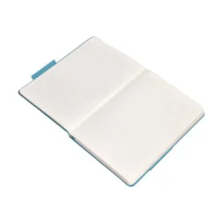 CUADERNO CON GOMILLA ANTARTIK NOTES TAPA DURA A4 HOJAS CUADRICULA AZUL CLARO 100 HOJAS 80 GR FSC