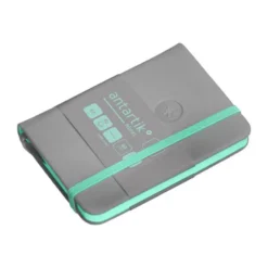 CUADERNO CON GOMILLA ANTARTIK NOTES TAPA DURA A7 HOJAS LISAS GRIS Y TURQUESA 80 HOJAS 80 GR FSC