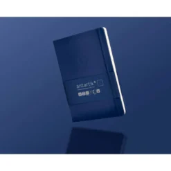 CUADERNO CON GOMILLA ANTARTIK NOTES TAPA DURA A5 HOJAS PUNTOS AZUL MARINO 100 HOJAS 80 GR FSC