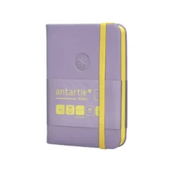CUADERNO CON GOMILLA ANTARTIK NOTES TAPA DURA A7 HOJAS LISAS MORADO Y AMARILLO 80 HOJAS 80 GR FSC
