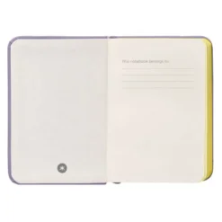 CUADERNO CON GOMILLA ANTARTIK NOTES TAPA DURA A7 HOJAS LISAS MORADO Y AMARILLO 80 HOJAS 80 GR FSC