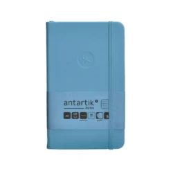 CUADERNO CON GOMILLA ANTARTIK NOTES TAPA DURA A6 HOJAS CUADRICULA AZUL CLARO 100 HOJAS 80 GR FSC