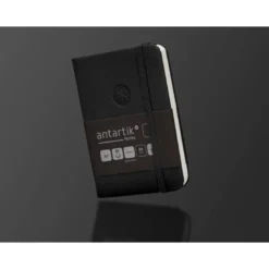 CUADERNO CON GOMILLA ANTARTIK NOTES TAPA DURA A7 HOJAS LISAS NEGRO 80 HOJAS 80 GR FSC