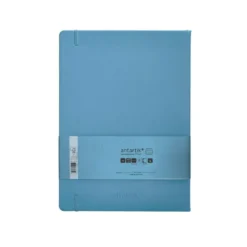 CUADERNO CON GOMILLA ANTARTIK NOTES TAPA DURA A4 HOJAS RAYAS AZUL CLARO 100 HOJAS 80 GR FSC