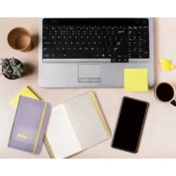 CUADERNO CON GOMILLA ANTARTIK NOTES TAPA DURA A6 HOJAS CUADRICULA MORADO Y AMARILLO 100 HOJAS 80 GR FSC