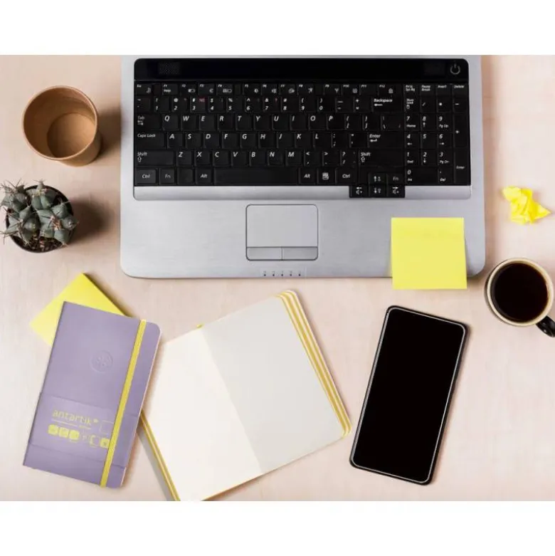 CUADERNO CON GOMILLA ANTARTIK NOTES TAPA BLANDA A6 HOJAS LISAS MORADO Y AMARILLO 100 HOJAS 80 GR FSC