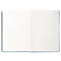 CUADERNO CON GOMILLA ANTARTIK NOTES TAPA DURA A5 HOJAS LISAS AZUL CLARO 100 HOJAS 80 GR FSC
