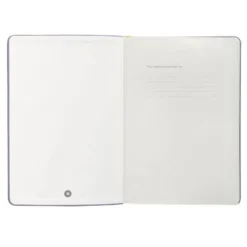 CUADERNO CON GOMILLA ANTARTIK NOTES TAPA DURA A5 HOJAS PUNTOS MORADO Y AMARILLO 100 HOJAS 80 GR FSC