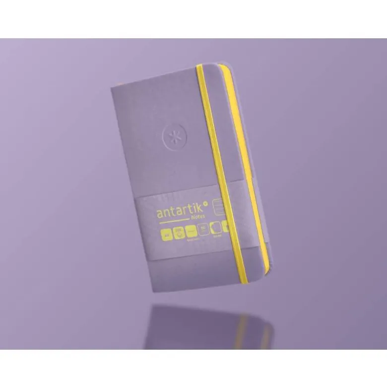 CUADERNO CON GOMILLA ANTARTIK NOTES TAPA DURA A6 HOJAS RAYAS MORADO Y AMARILLO 100 HOJAS 80 GR FSC