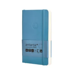 CUADERNO CON GOMILLA ANTARTIK NOTES TAPA BLANDA A6 HOJAS LISAS AZUL CLARO 100 HOJAS 80 GR FSC