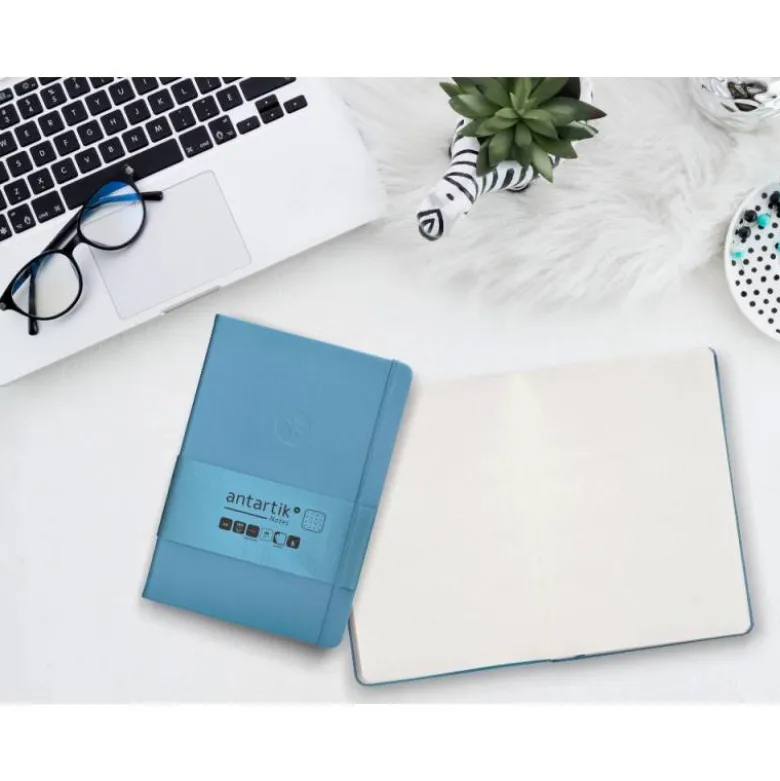 CUADERNO CON GOMILLA ANTARTIK NOTES TAPA DURA A5 HOJAS PUNTOS AZUL CLARO 100 HOJAS 80 GR FSC