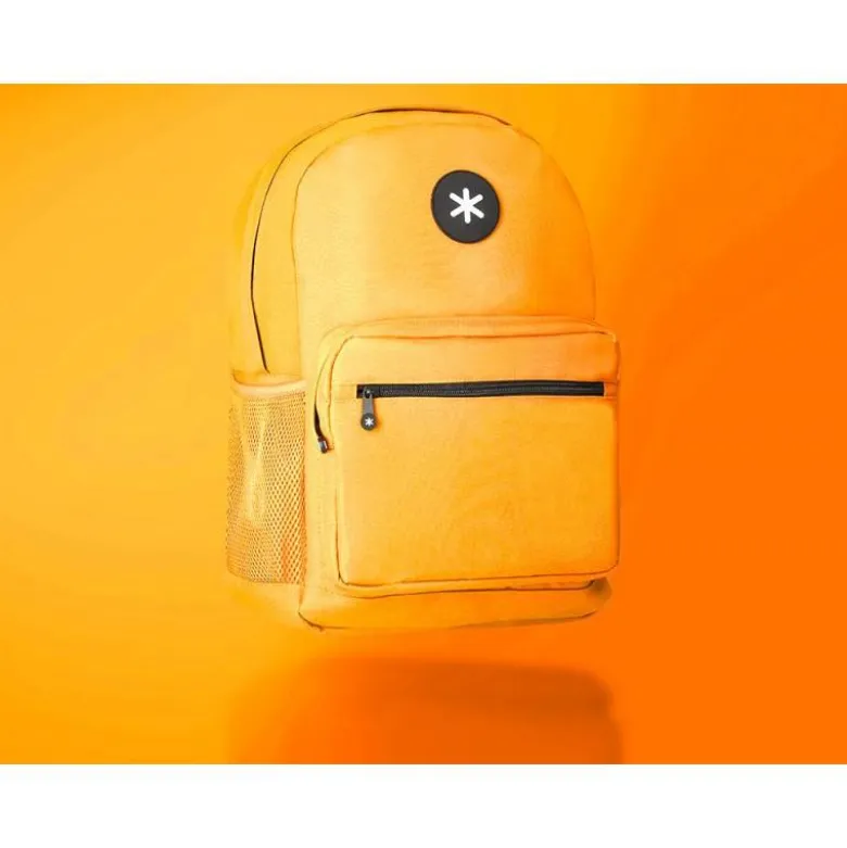 MOCHILA ANTARTIK CON ASA Y BOLSILLO FRONTAL CONCREMALLERA COLOR MOSTAZA 320X140X430 MM