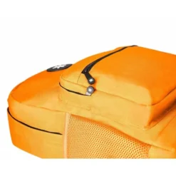 MOCHILA ANTARTIK CON ASA Y BOLSILLO FRONTAL CONCREMALLERA COLOR MOSTAZA 320X140X430 MM