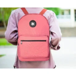 MOCHILA ANTARTIK CON ASA Y BOLSILLO FRONTAL CONCREMALLERA COLOR CORAL 320X140X430 MM