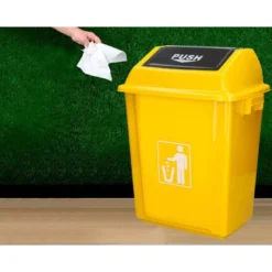 PAPELERA CONTENEDOR Q-CONNECT PLASTICO CON TAPA DE BALANCIN 58 LITROS 470X330X760 MM AMARILLO