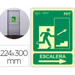 PICTOGRAMA ARCHIVO 2000 SALIDA EMERGENCIA ESCALERA SUBE DERECHA PVC COLOR VERDE LUMINISCENTE 224X300 MM
