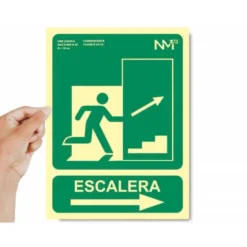 PICTOGRAMA ARCHIVO 2000 SALIDA EMERGENCIA ESCALERA SUBE DERECHA PVC COLOR VERDE LUMINISCENTE 224X300 MM
