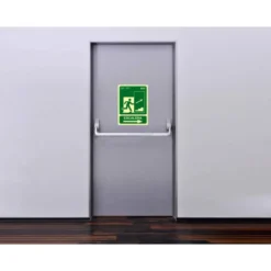 PICTOGRAMA ARCHIVO 2000 SALIDA EMERGENCIA ESCALERA SUBE DERECHA PVC COLOR VERDE LUMINISCENTE 224X300 MM