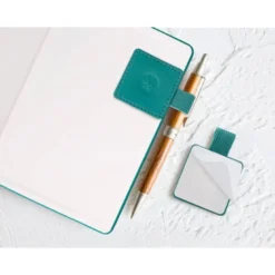 PORTABOLIGRAFO AUTOADHESIVO ANTARTIK PARA CUADERNO NOTE CON ELASTICO HASTA 15 MM GROSOR 80 MM VERDE AGUAMARINA