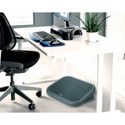 Reposapies ajustable Q-Connect con alfombrilla de caucho