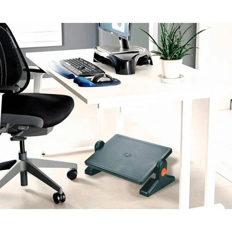 Reposapies plastico ajustable q-connect medidas 310 x 90 x 450 mm.