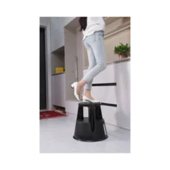 Taburete q-connect ruedas retractiles tres ruedas dos niveles negro