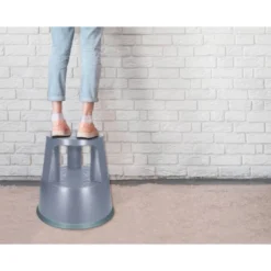 Taburete q-connect ruedas retractiles tres ruedas dos niveles color gris