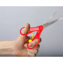 Tijera escolar marca Liderpapel 15 cm